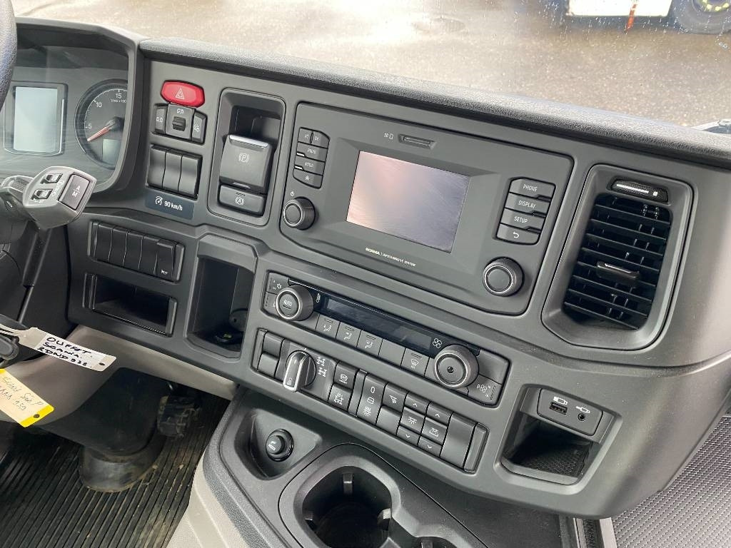 Camion ampliroll Scania P420 XT-3Pedales / PALFINGER PTH20SLD5 endommagé