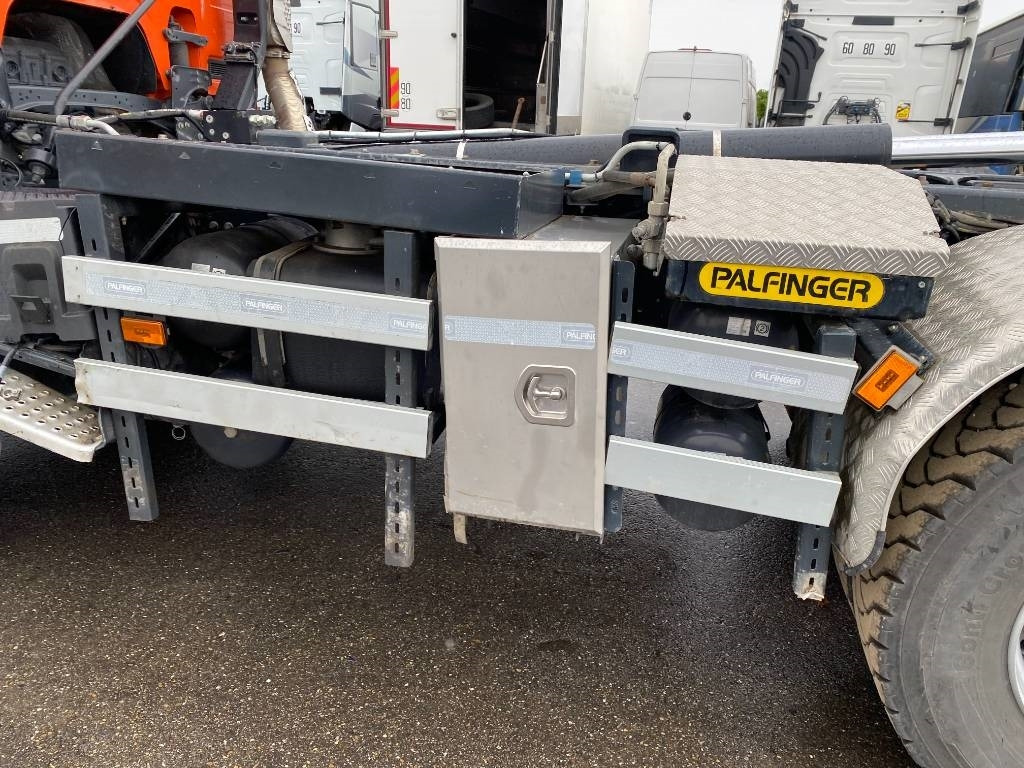 Camion ampliroll Scania P420 XT-3Pedales / PALFINGER PTH20SLD5 endommagé