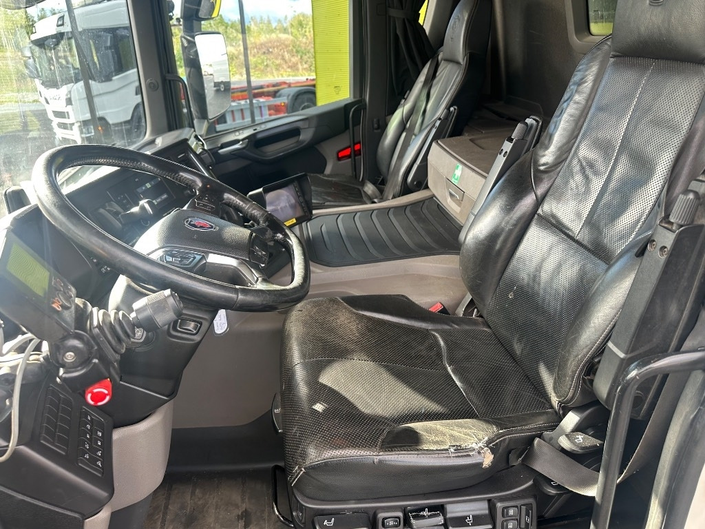 Camion ampliroll Scania P 370 6x2*4