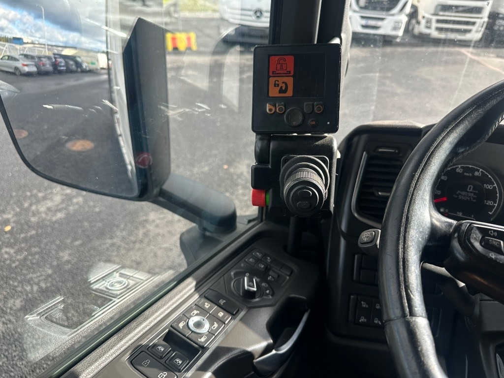Camion ampliroll Scania P 370 6x2*4