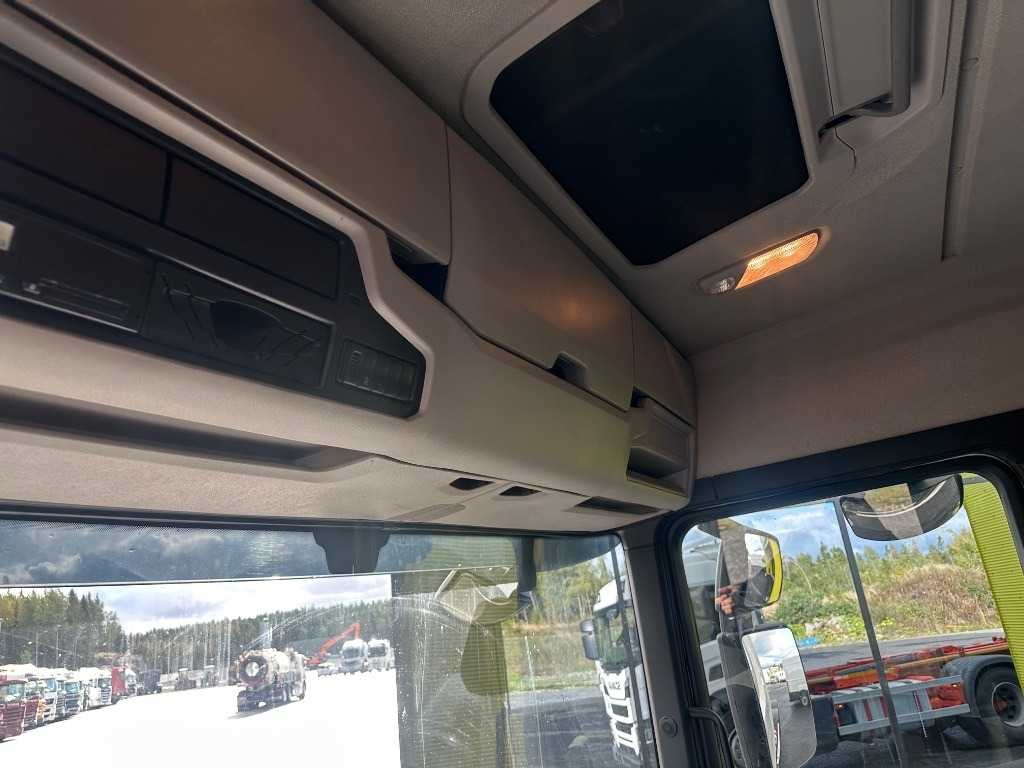 Camion ampliroll Scania P 370 6x2*4