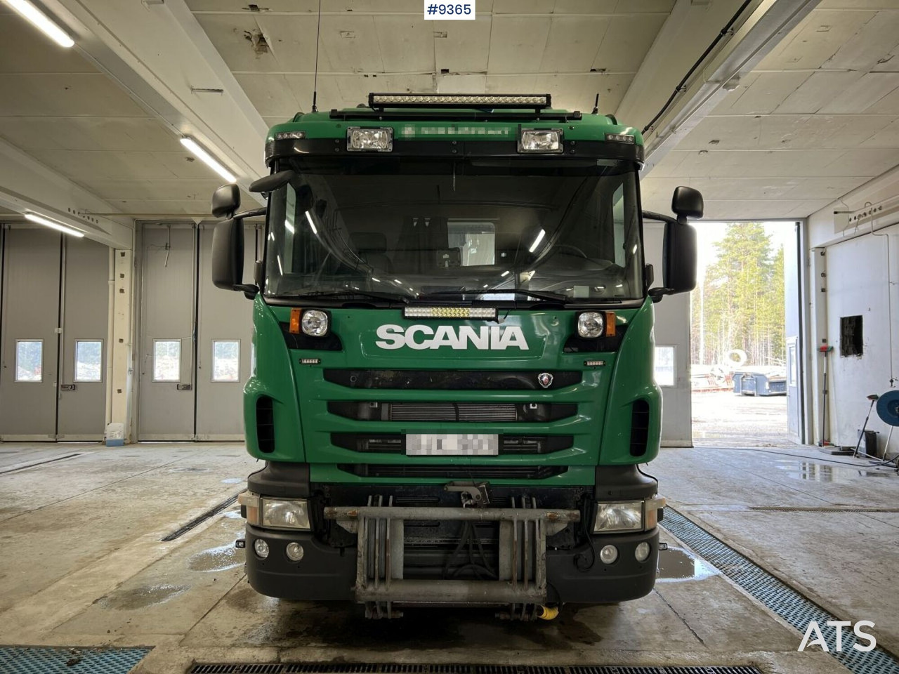 Camion ampliroll Scania R440 Hooklift with plow equipment
