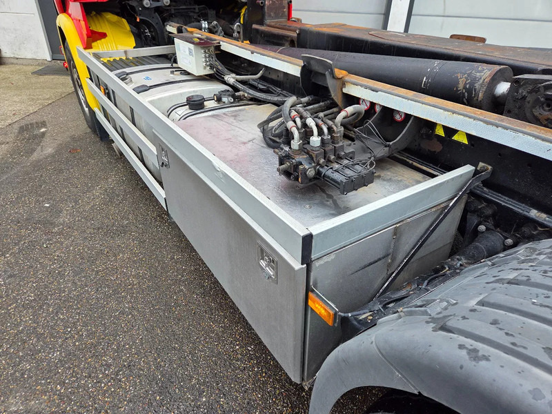 Camion ampliroll Scania R450 6x2*4 VDL hooklift