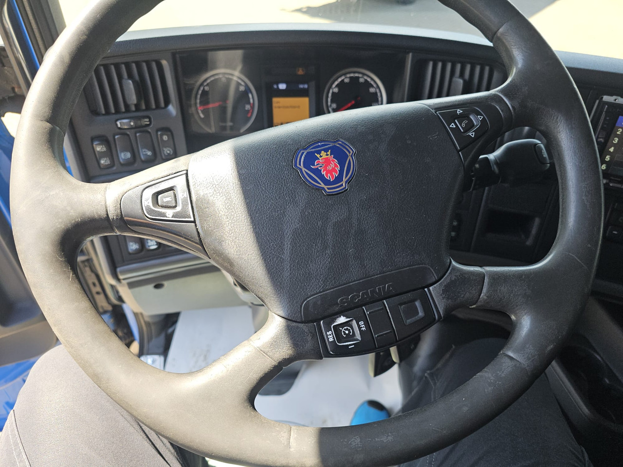 Camion ampliroll Scania R560