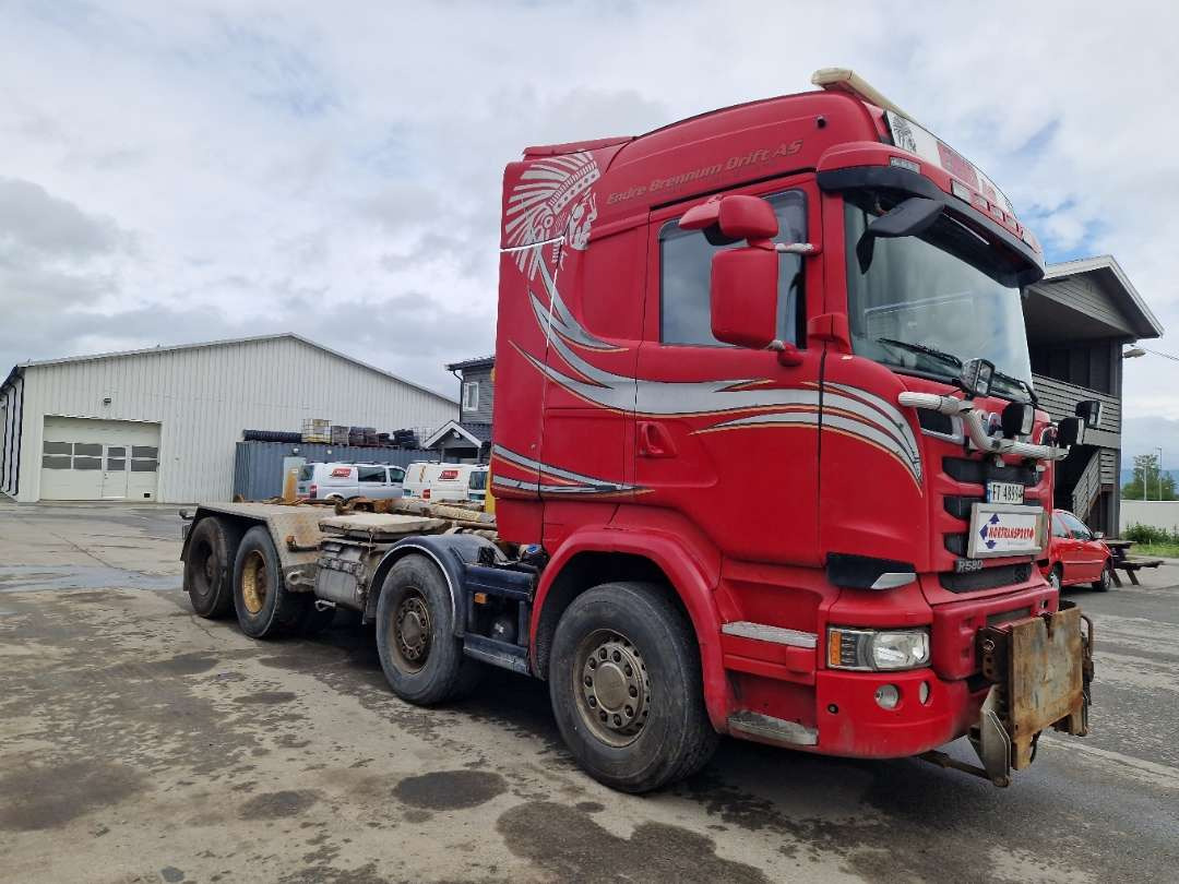 Camion ampliroll Scania R580 Brøytebil med sideplog og hydraulisk saltsystem