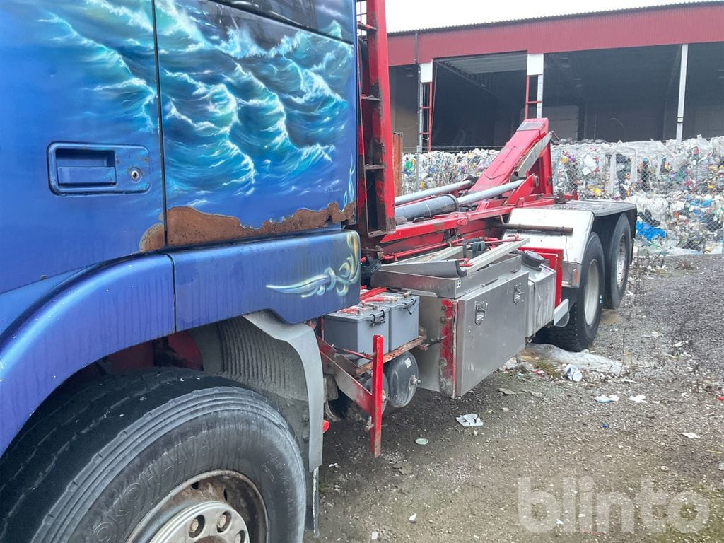 Camion ampliroll VOLVO FH12 6X2
