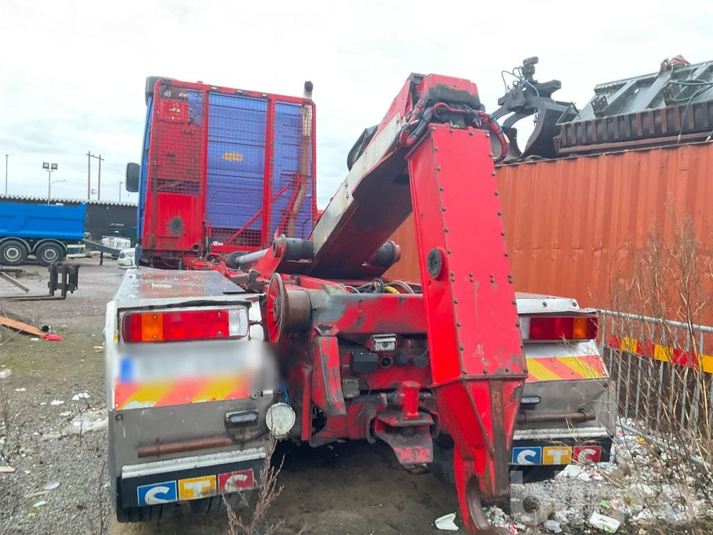 Camion ampliroll VOLVO FH12 6X2
