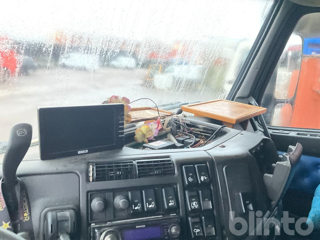 Camion ampliroll VOLVO FH12 6X2