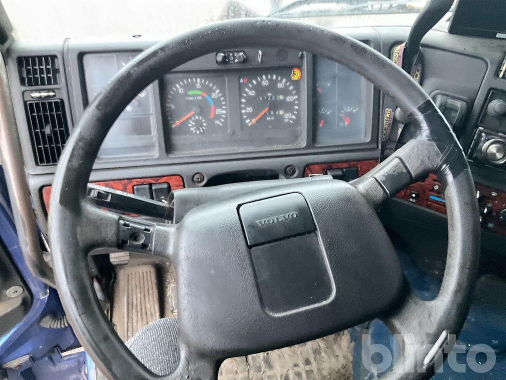 Camion ampliroll VOLVO FH12 6X2