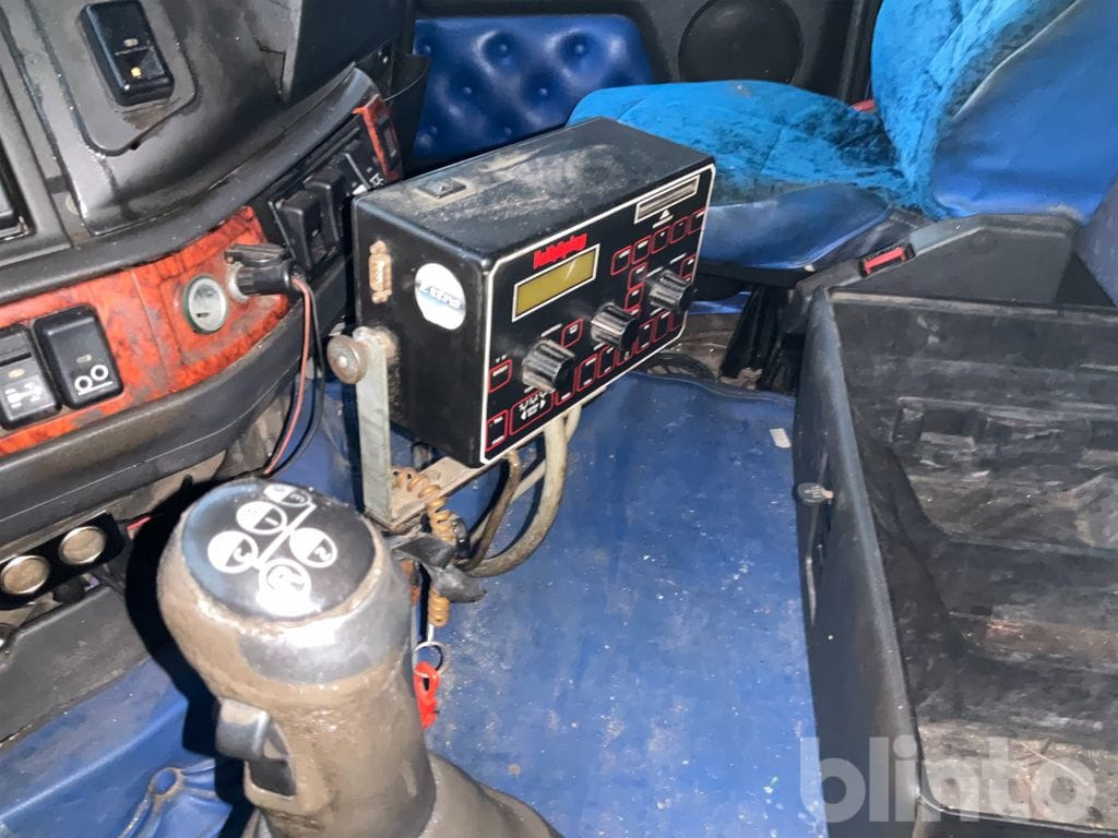 Camion ampliroll VOLVO FH12 6X2