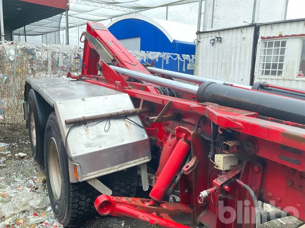 Camion ampliroll VOLVO FH12 6X2