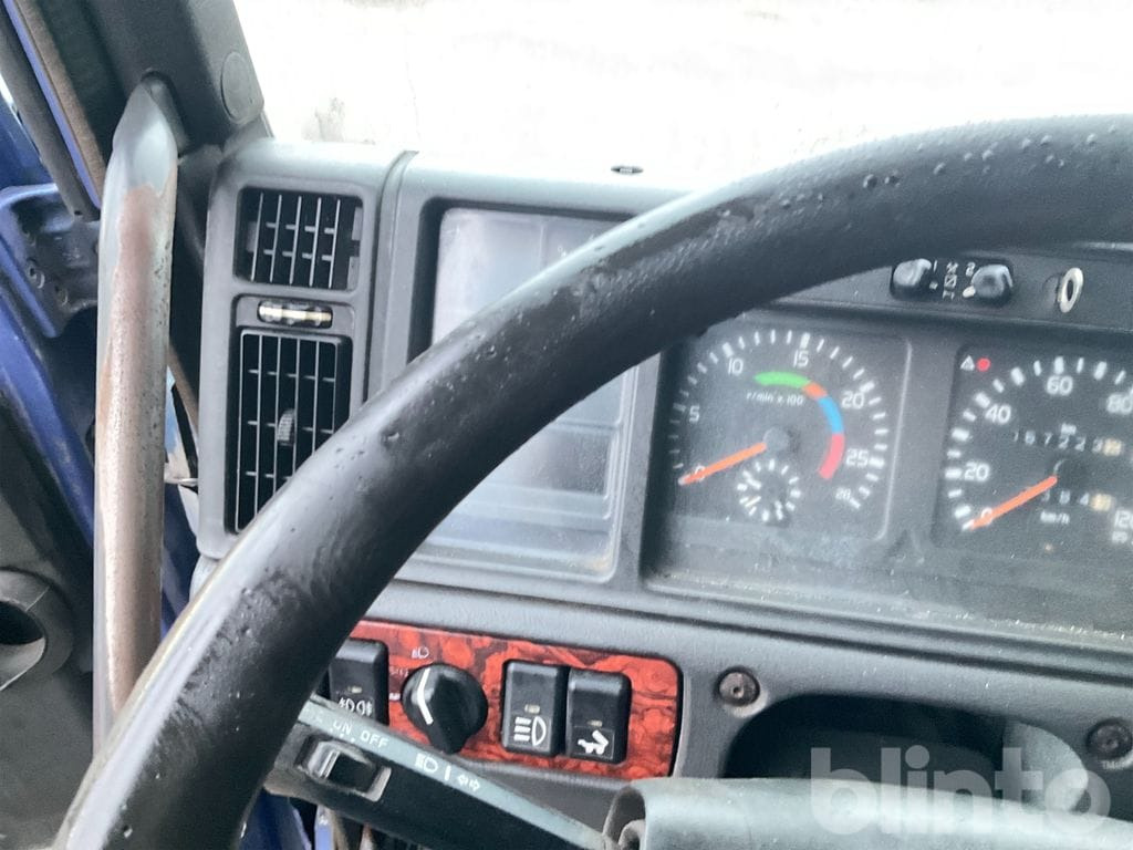 Camion ampliroll VOLVO FH12 6X2