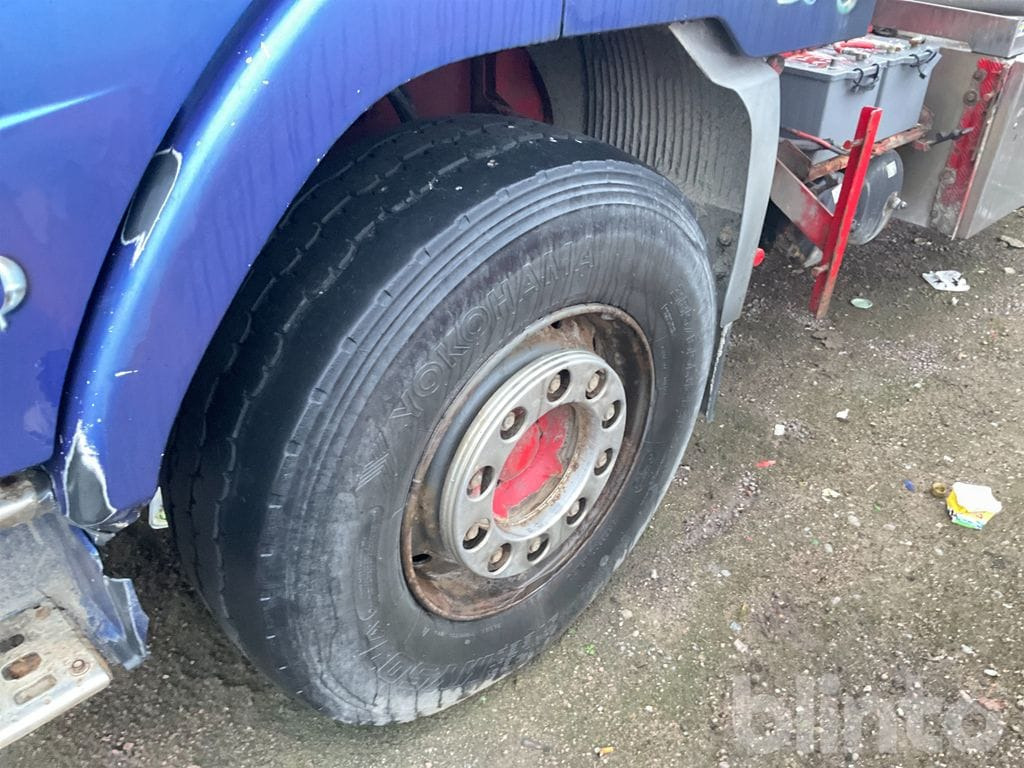 Camion ampliroll VOLVO FH12 6X2