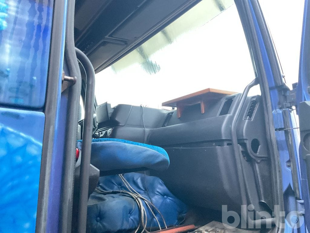 Camion ampliroll VOLVO FH12 6X2