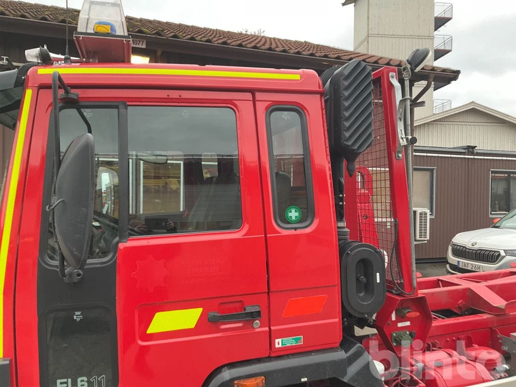 Camion ampliroll VOLVO FL 611 4X2