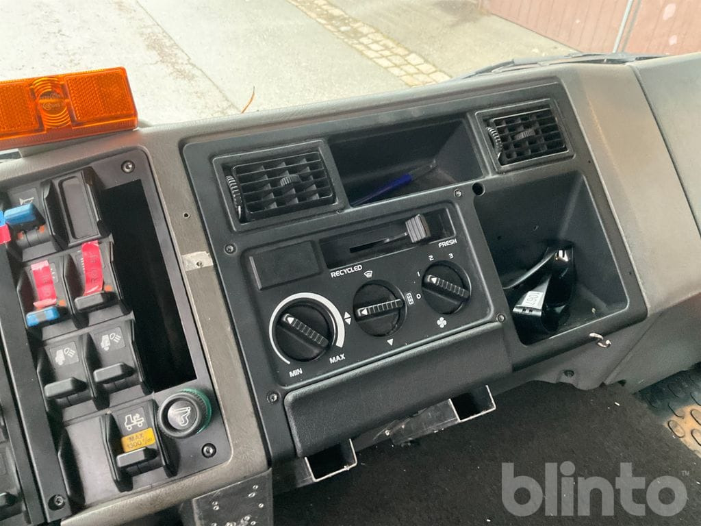 Camion ampliroll VOLVO FL 611 4X2