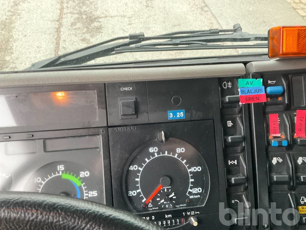 Camion ampliroll VOLVO FL 611 4X2