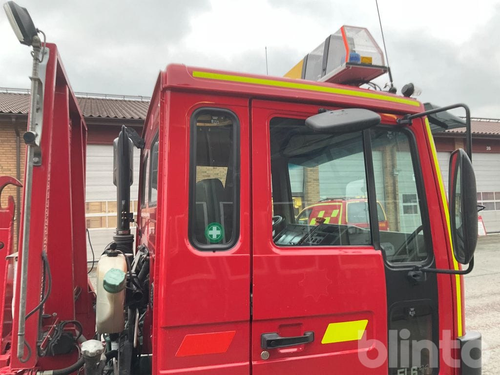 Camion ampliroll VOLVO FL 611 4X2