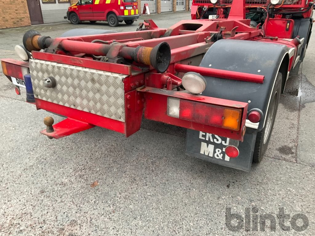 Camion ampliroll VOLVO FL 611 4X2