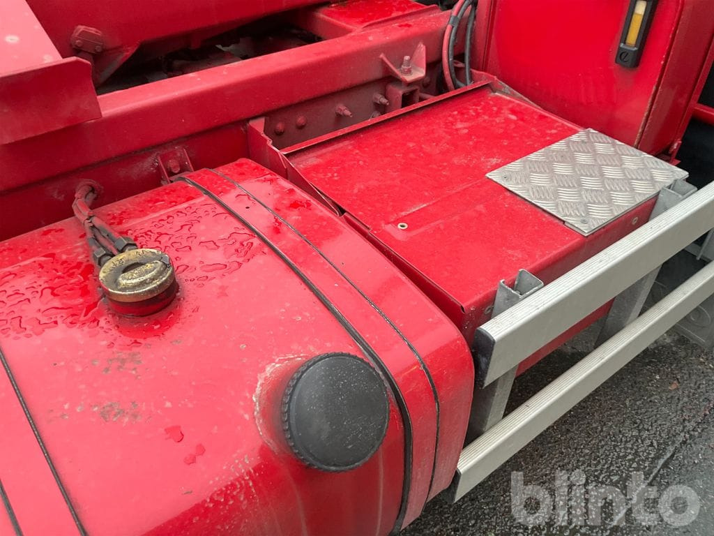 Camion ampliroll VOLVO FL 611 4X2