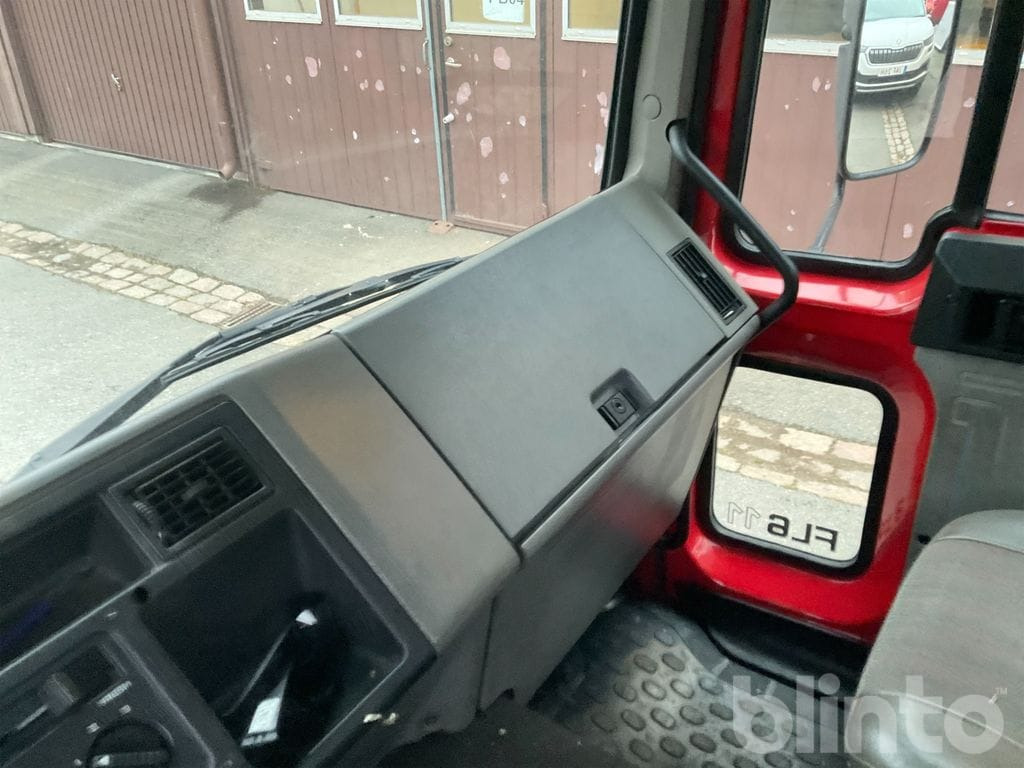 Camion ampliroll VOLVO FL 611 4X2