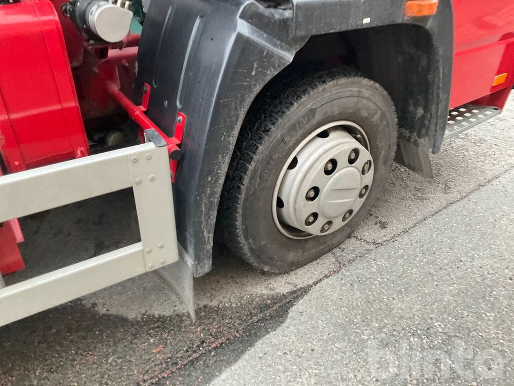 Camion ampliroll VOLVO FL 611 4X2