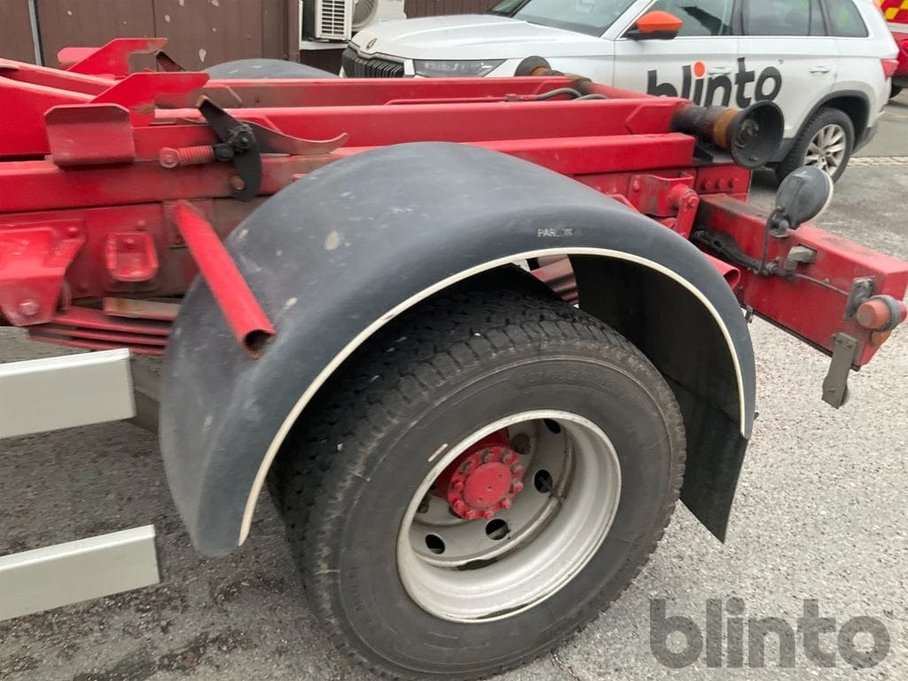 Camion ampliroll VOLVO FL 611 4X2