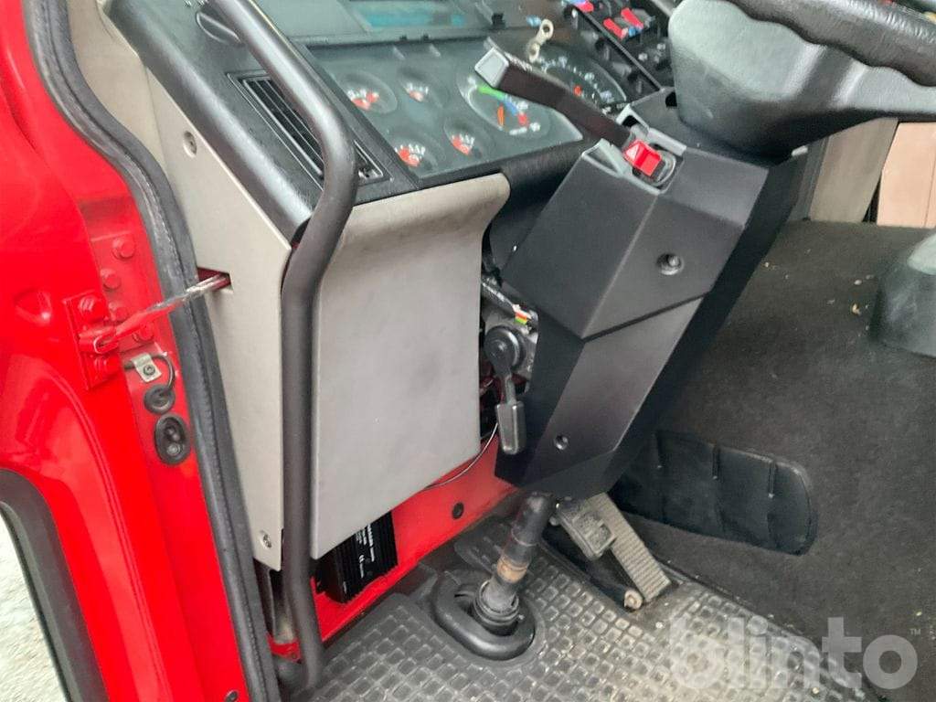 Camion ampliroll VOLVO FL 611 4X2