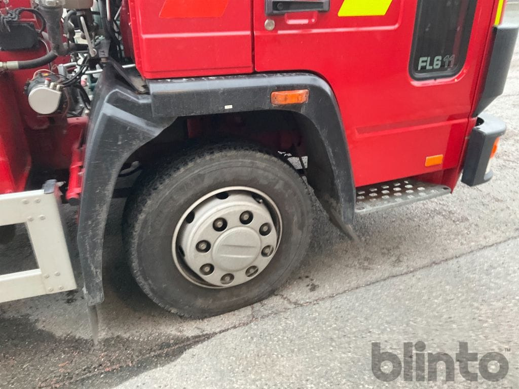 Camion ampliroll VOLVO FL 611 4X2