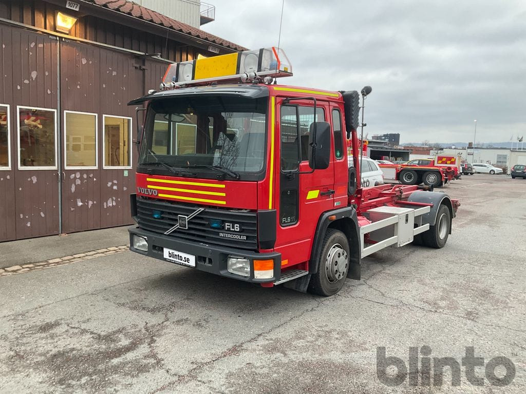 Camion ampliroll VOLVO FL 611 4X2