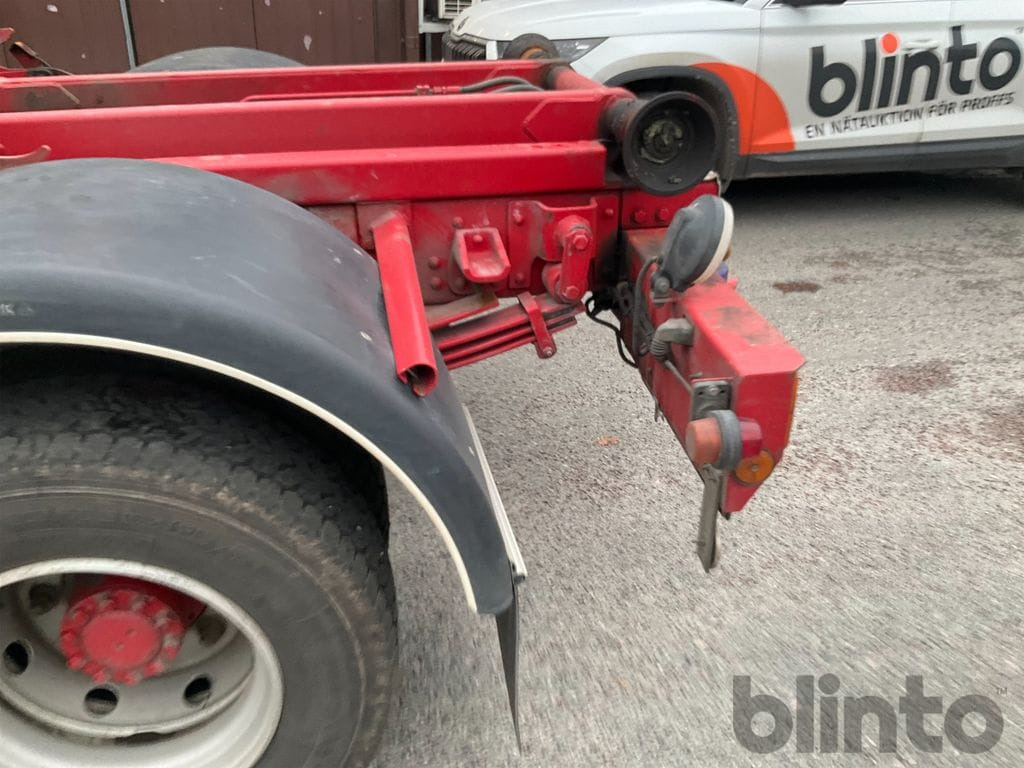 Camion ampliroll VOLVO FL 611 4X2