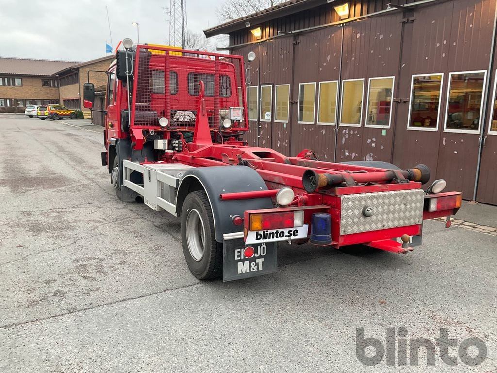 Camion ampliroll VOLVO FL 611 4X2