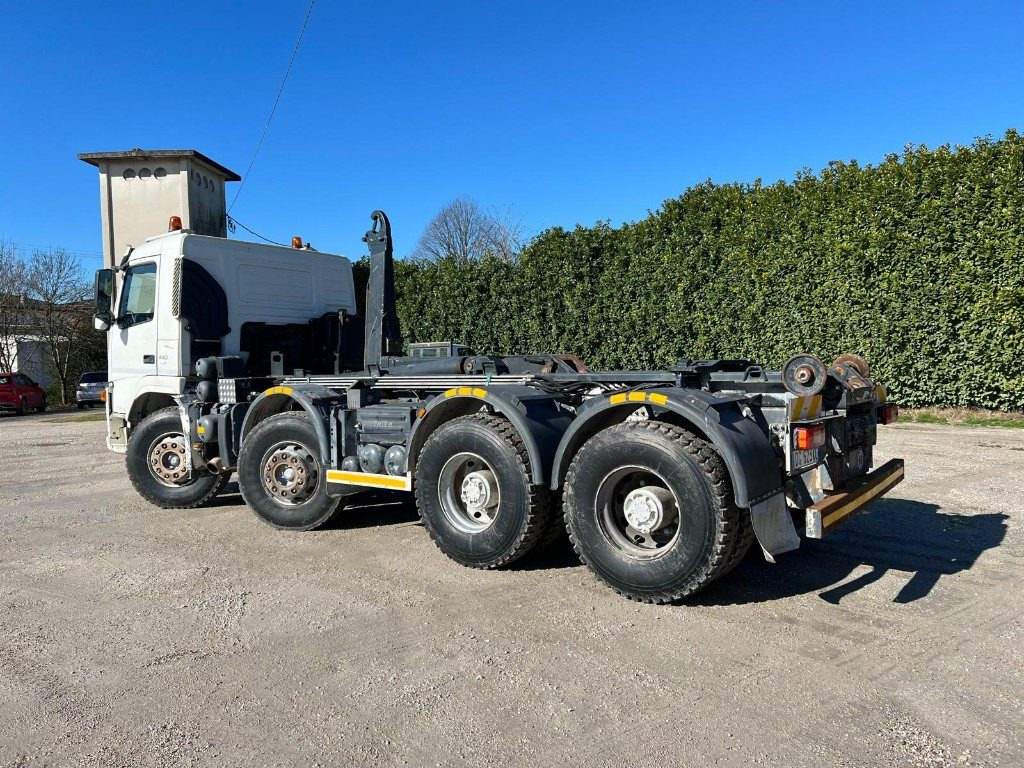 Camion ampliroll VOLVO FM440 SCARRABILE