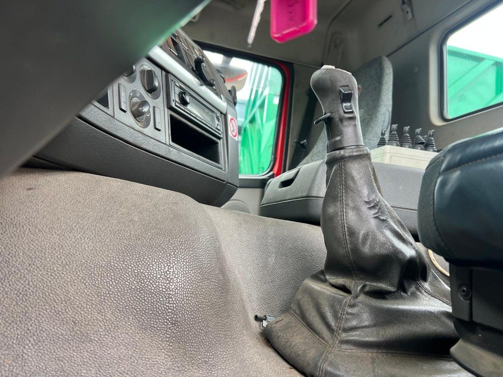 Camion ampliroll VOLVO FM460 SCARRABILE 8X4