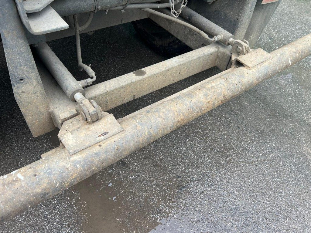 Camion ampliroll VOLVO FM460 SCARRABILE 8X4