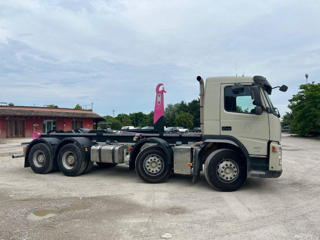 Camion ampliroll VOLVO FM480 SCARRABILE 8X4