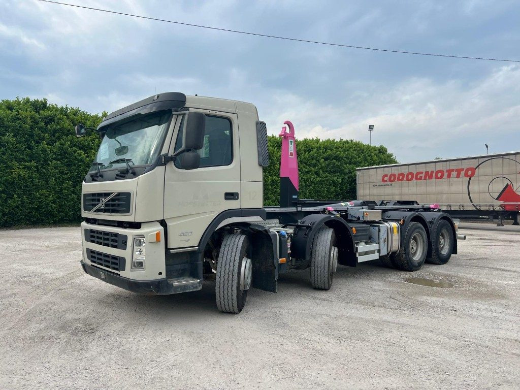 Camion ampliroll VOLVO FM480 SCARRABILE 8X4