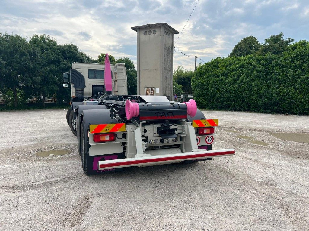 Camion ampliroll VOLVO FM480 SCARRABILE 8X4