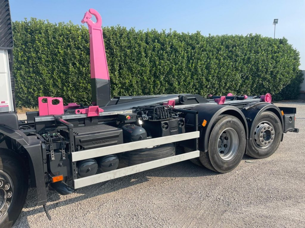 Camion ampliroll VOLVO FM9 SCARRABILE