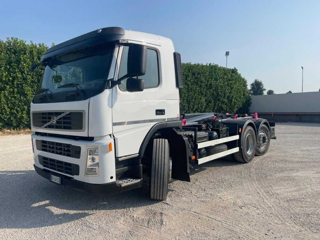 Camion ampliroll VOLVO FM9 SCARRABILE