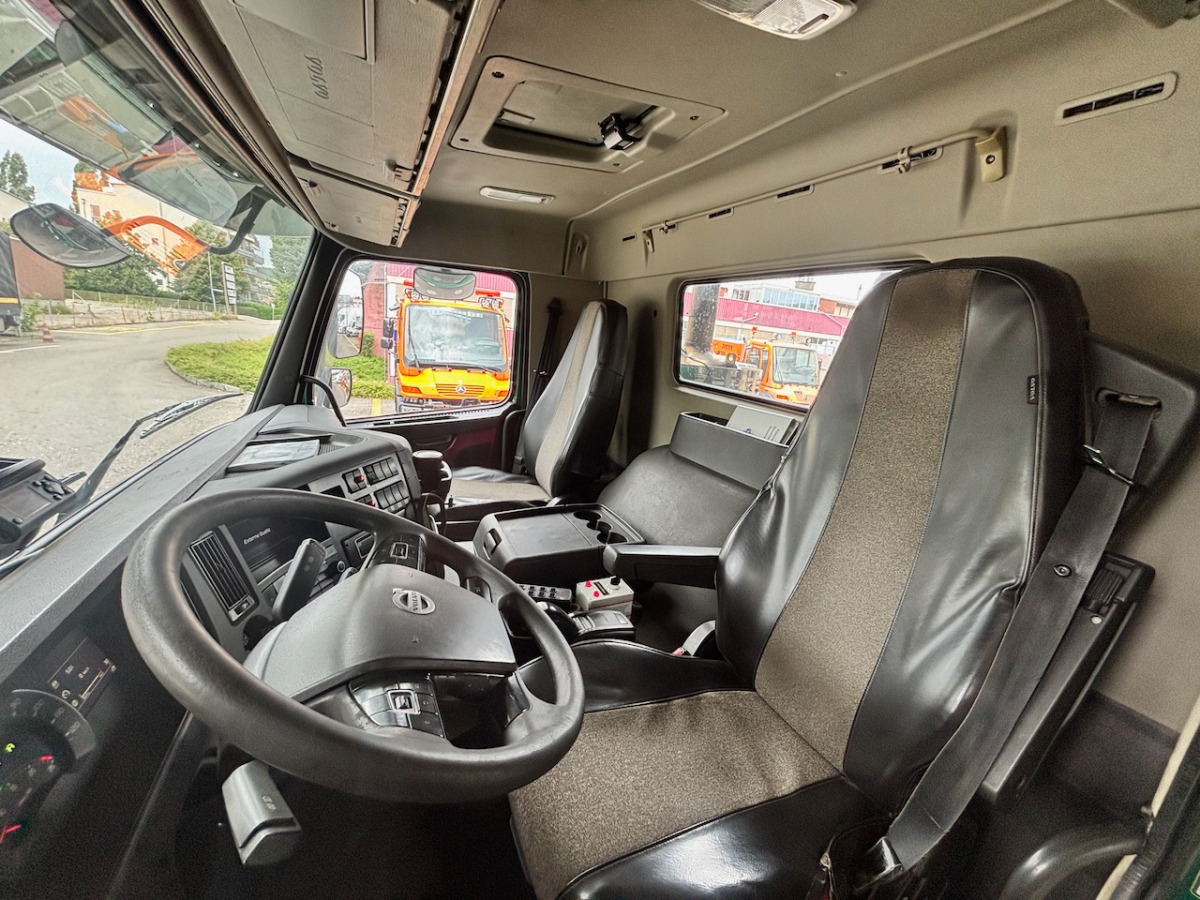 Camion ampliroll VOLVO FMX-500    8x4R
