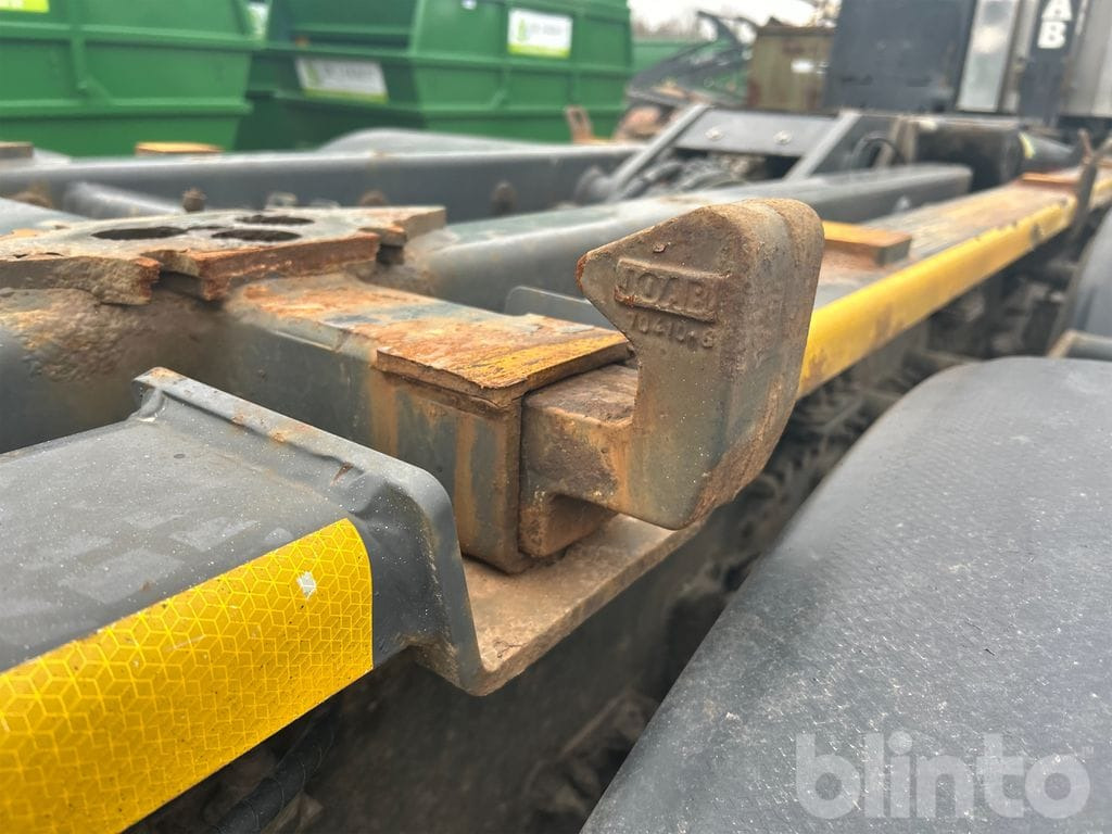 Camion ampliroll VOLVO FMX 6*2