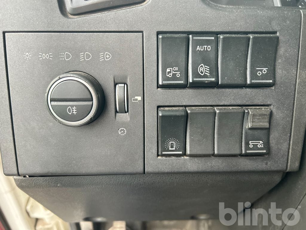 Camion ampliroll VOLVO FMX 6*2