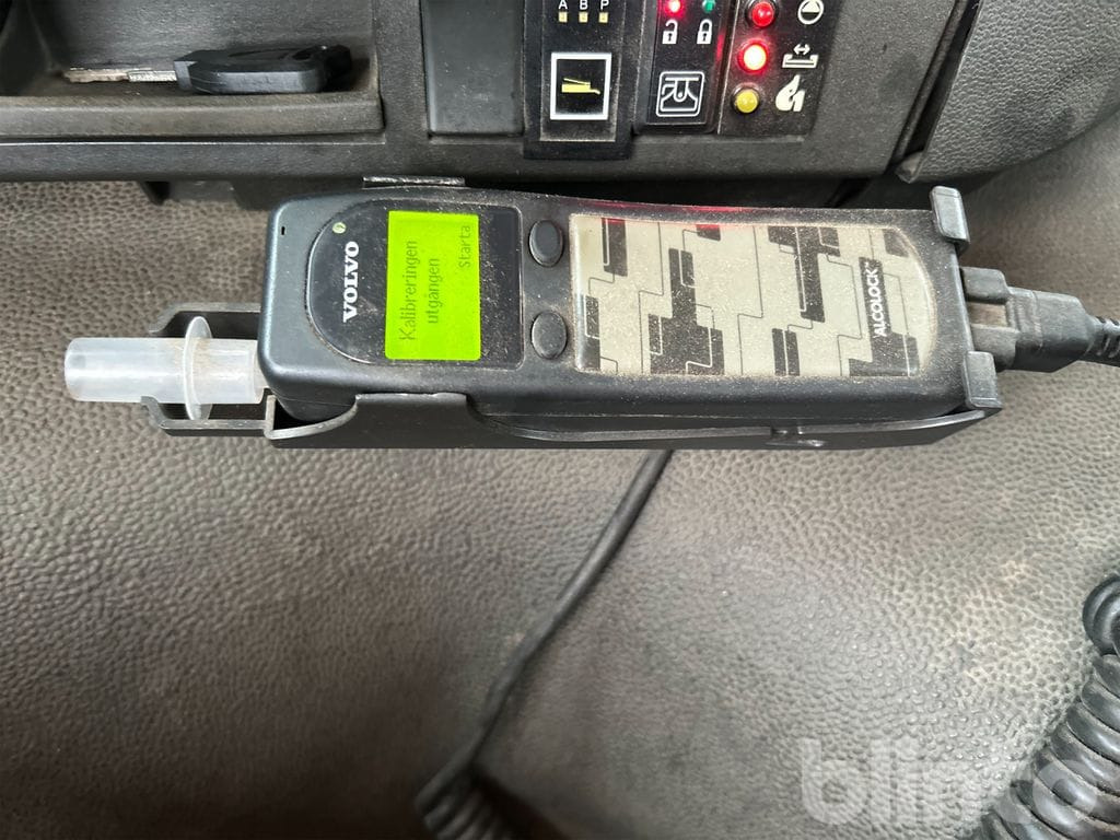 Camion ampliroll VOLVO FMX 6*2