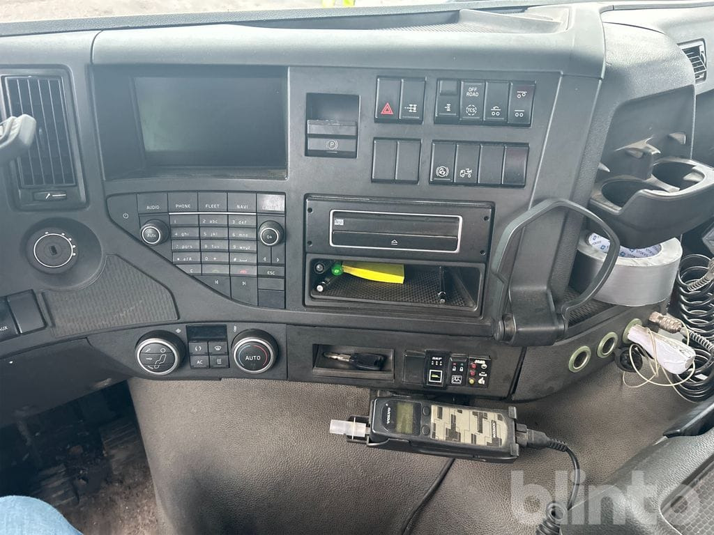 Camion ampliroll VOLVO FMX 6*2