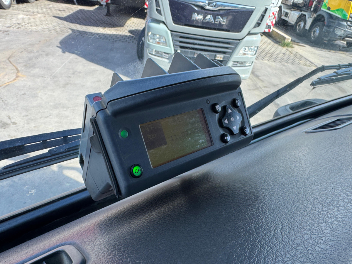 Camion ampliroll VOLVO FM-440 8x4 Hiab 25T AHK
