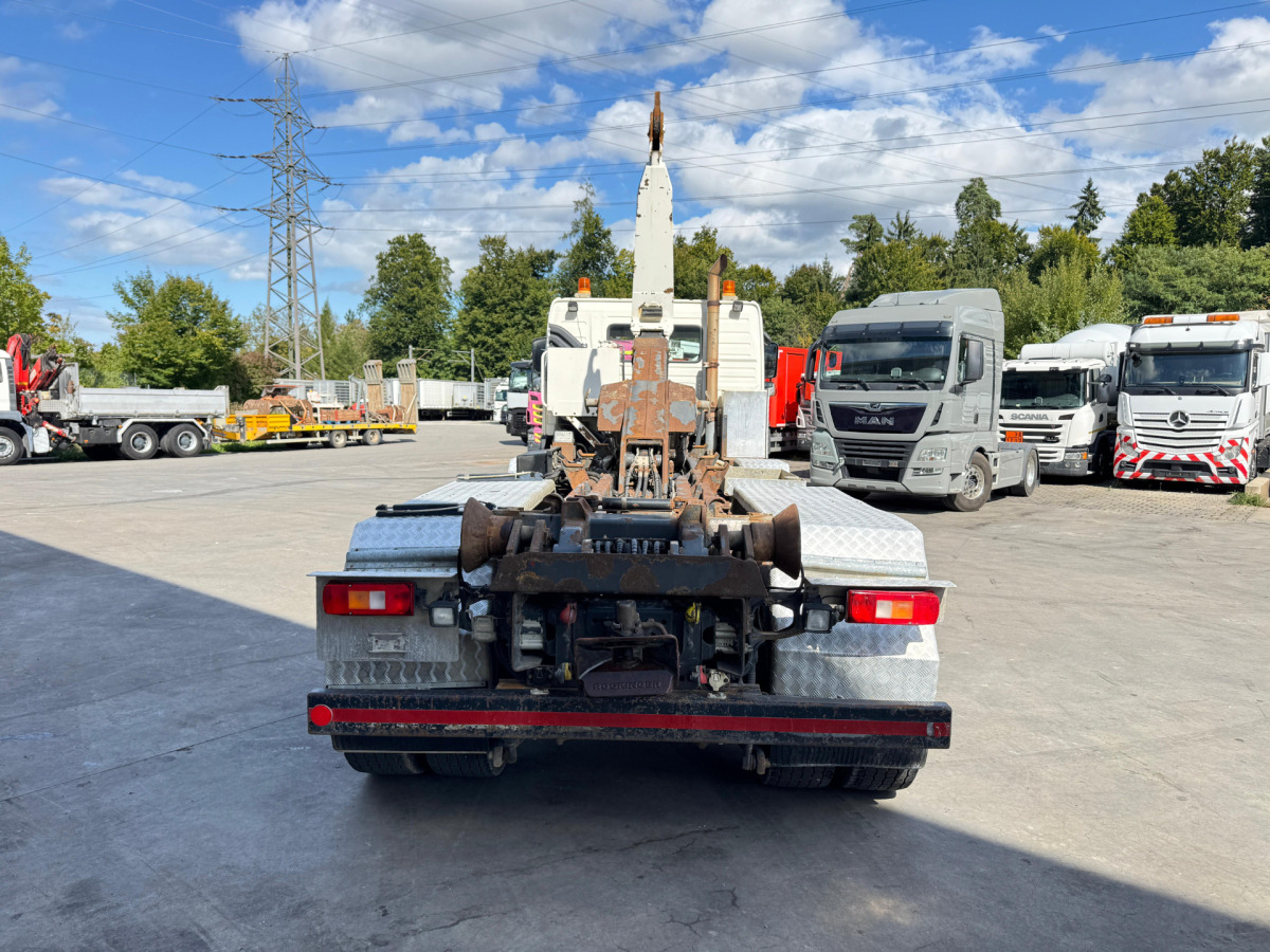 Camion ampliroll VOLVO FM-440 8x4 Hiab 25T AHK