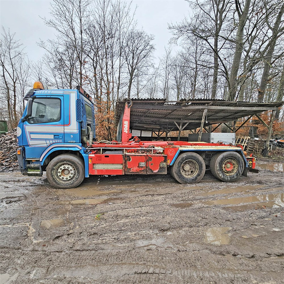 Camion ampliroll Volvo 420