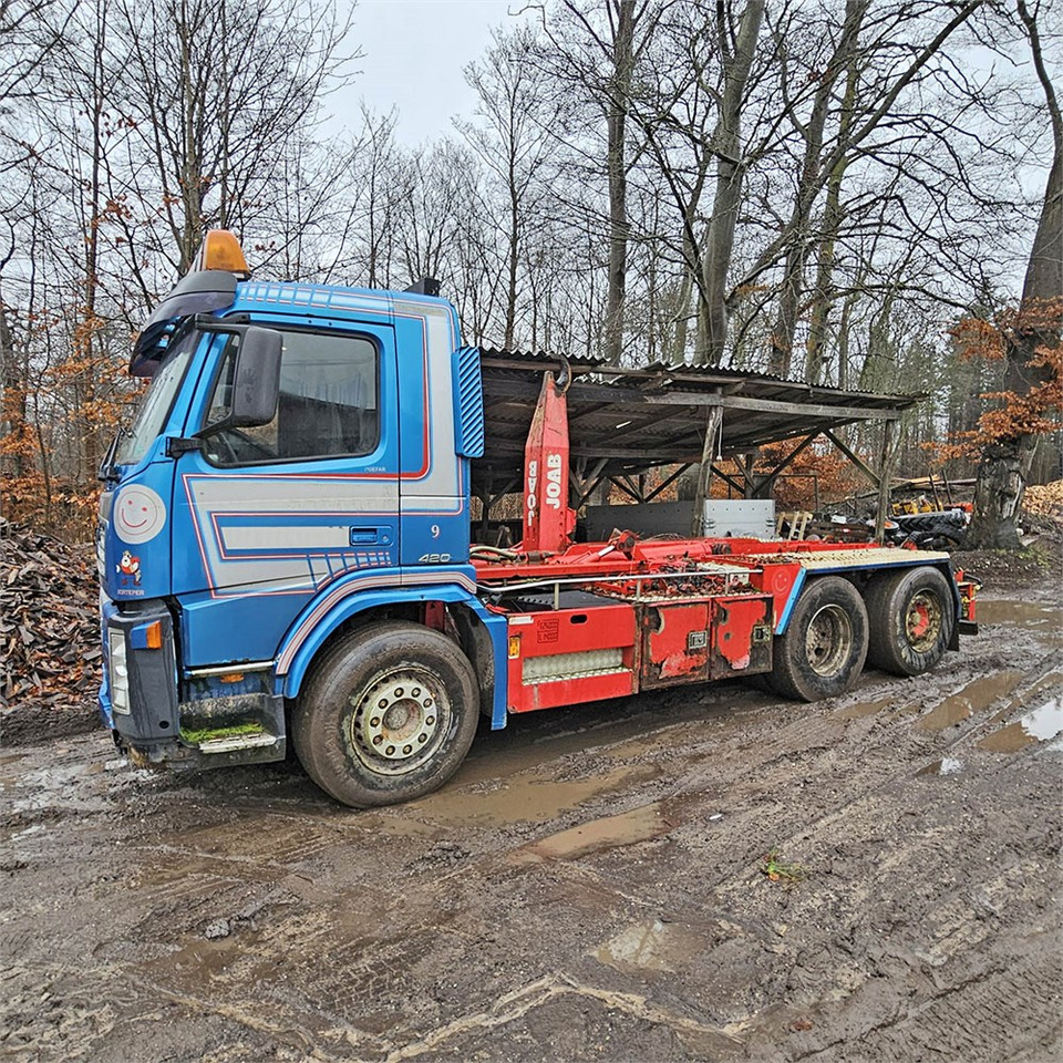 Camion ampliroll Volvo 420