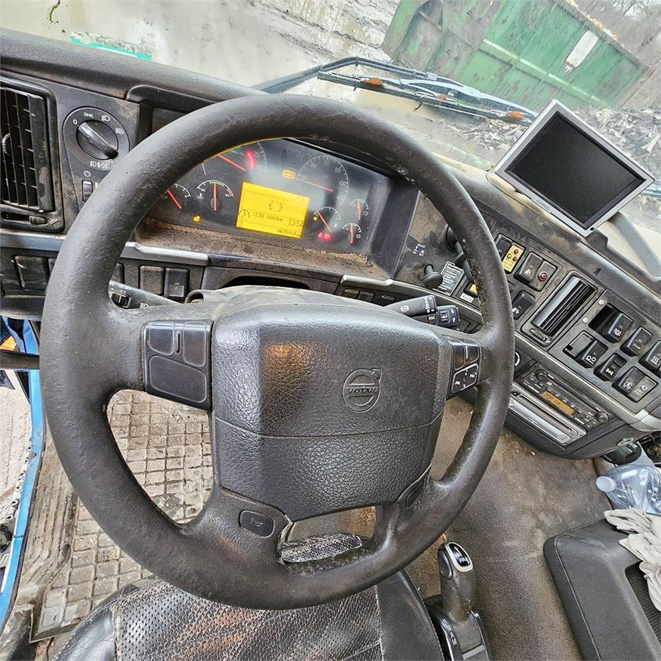 Camion ampliroll Volvo 420